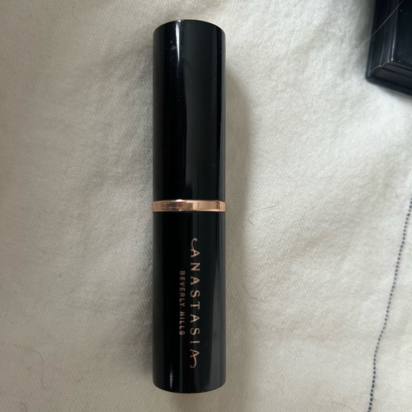 Anastasia Banana Stick Foundation Highlight - Picture 1 of 3